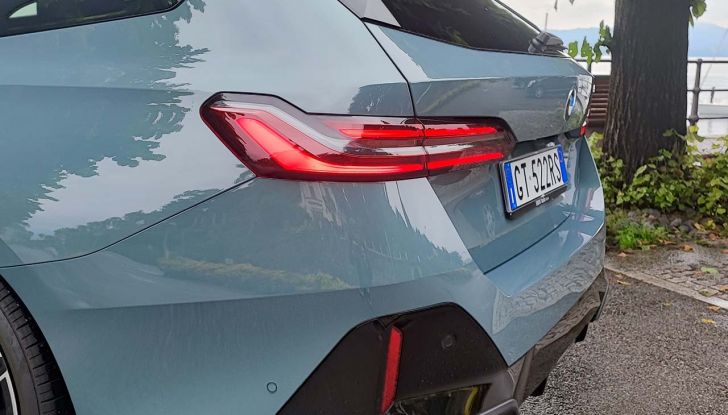 BMW Serie 5 Touring 2024: prova su strada della station wagon diesel ed elettrica - Foto 9 di 29