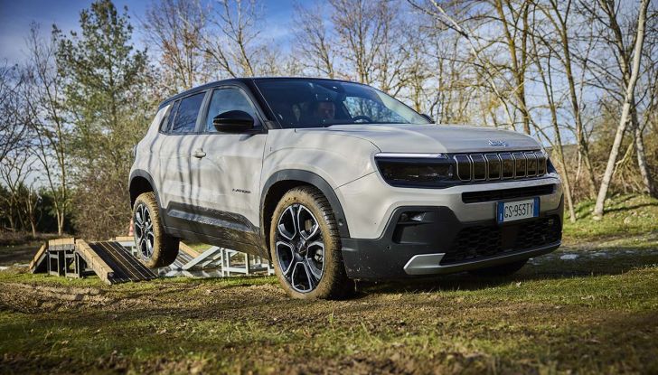 Jeep Avenger e-Hybrid 2024: caratteristiche, allestimenti e prezzi - Foto 11 di 23