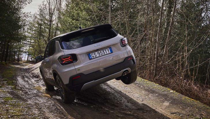 Jeep Avenger e-Hybrid 2024: caratteristiche, allestimenti e prezzi - Foto 12 di 23