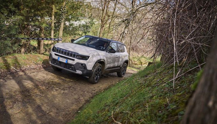 Jeep Avenger e-Hybrid 2024: caratteristiche, allestimenti e prezzi - Foto 13 di 23