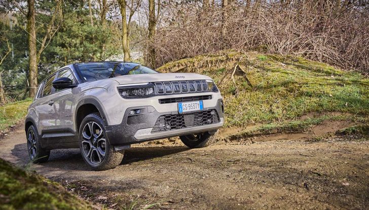 Jeep Avenger e-Hybrid 2024: caratteristiche, allestimenti e prezzi - Foto 14 di 23