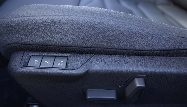 Jeep Avenger e-Hybrid 2024: caratteristiche, allestimenti e prezzi - Foto 17 di 23