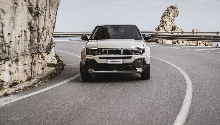 Jeep Avenger e-Hybrid 2024: caratteristiche, allestimenti e prezzi - Foto 18 di 23