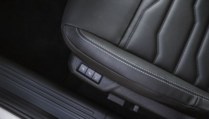 Jeep Avenger e-Hybrid 2024: caratteristiche, allestimenti e prezzi - Foto 20 di 23