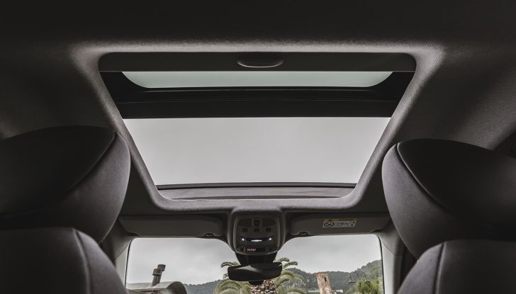 Jeep Avenger e-Hybrid 2024: caratteristiche, allestimenti e prezzi - Foto 23 di 23