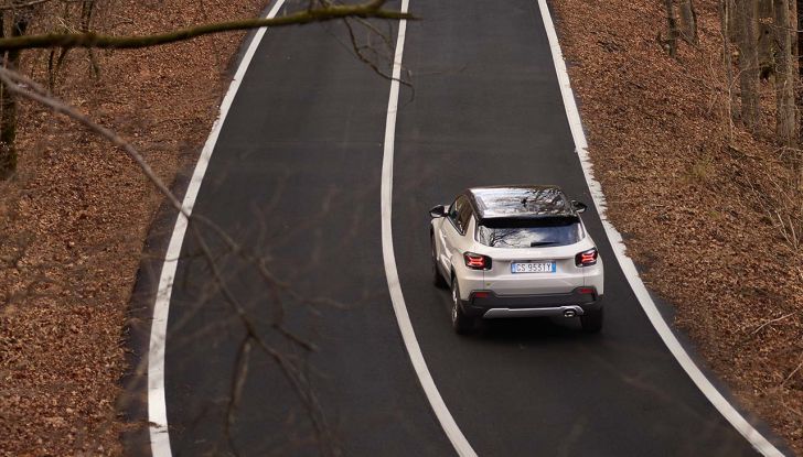 Jeep Avenger e-Hybrid 2024: caratteristiche, allestimenti e prezzi - Foto 8 di 23