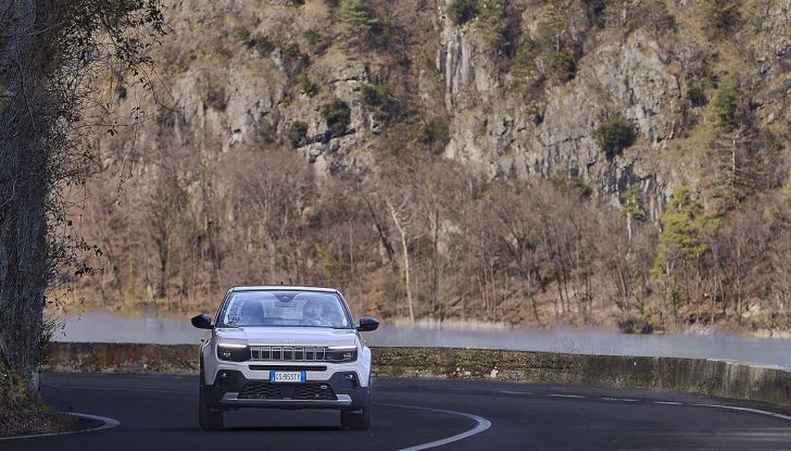 Jeep Avenger e-Hybrid 2024: caratteristiche, allestimenti e prezzi - Foto 9 di 23