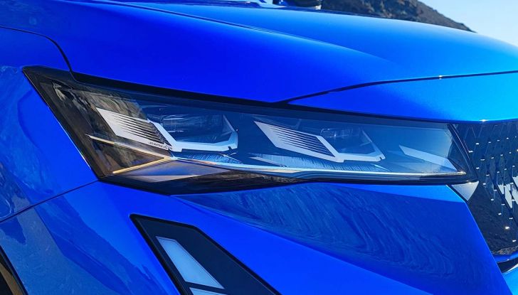 Renault Rafale 2024: prova su strada, allestimenti e prezzi del SUV coupé francese - Foto 5 di 35