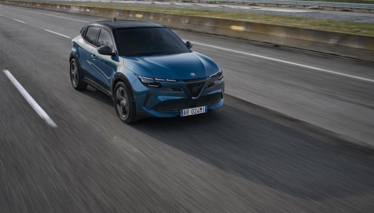 Alfa Romeo Junior Veloce: debutta la nuova versione con motore da 280 CV - Foto 26 di 59