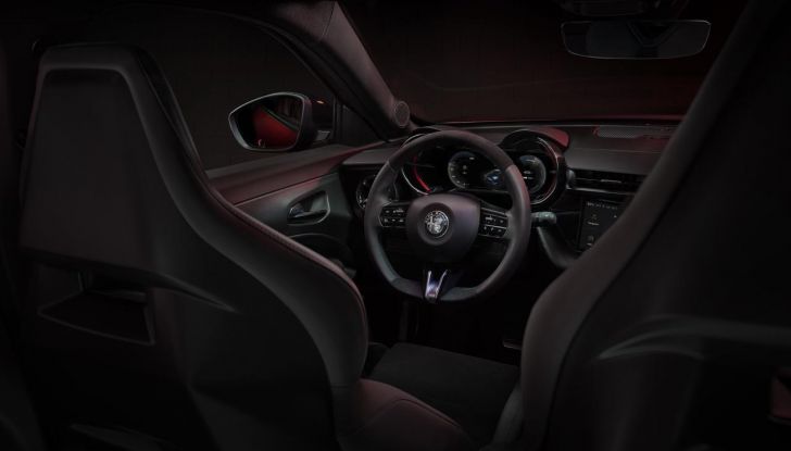 Alfa Romeo Junior Veloce: debutta la nuova versione con motore da 280 CV - Foto 48 di 59