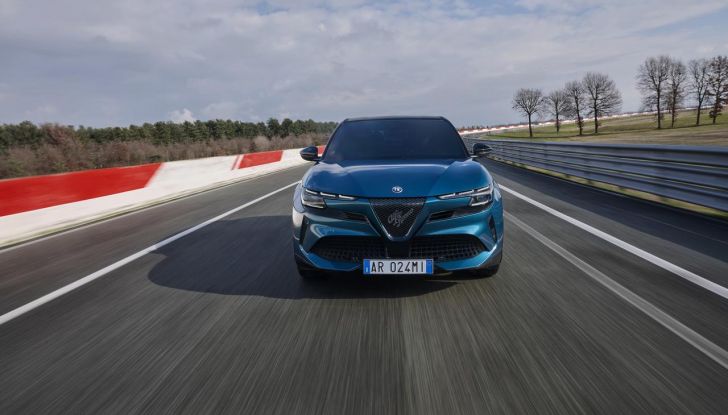 Alfa Romeo Junior Veloce: debutta la nuova versione con motore da 280 CV - Foto 27 di 59
