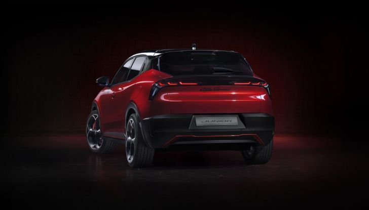 Alfa Romeo Junior Veloce: debutta la nuova versione con motore da 280 CV - Foto 12 di 59