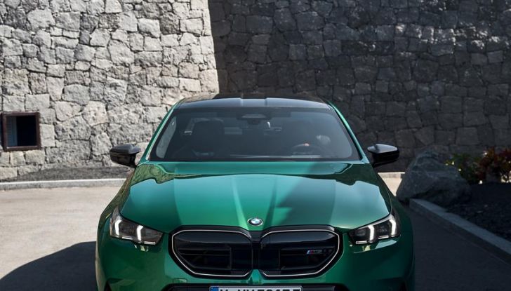BMW M5 2025: caratteristiche, design, abitacolo, motore, autonomia, prestazioni e disponibilità - Foto 34 di 67