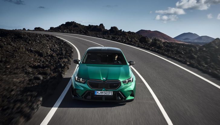 BMW M5 2025: caratteristiche, design, abitacolo, motore, autonomia, prestazioni e disponibilità - Foto 52 di 67