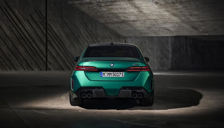 BMW M5 2025: caratteristiche, design, abitacolo, motore, autonomia, prestazioni e disponibilità - Foto 47 di 67