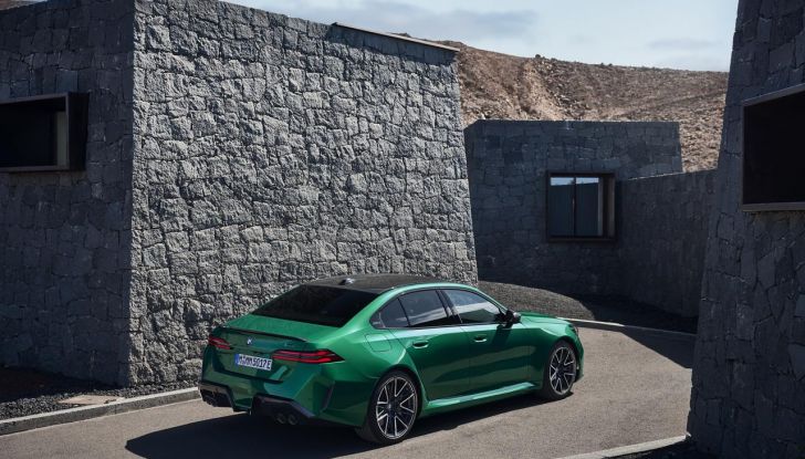 BMW M5 2025: caratteristiche, design, abitacolo, motore, autonomia, prestazioni e disponibilità - Foto 36 di 67