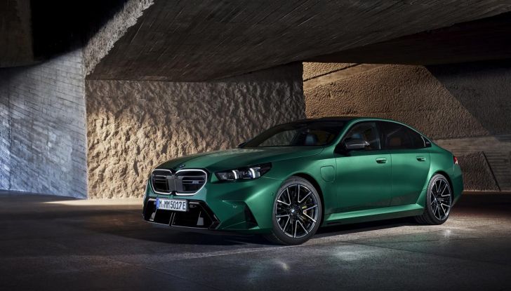 BMW M5 2025: caratteristiche, design, abitacolo, motore, autonomia, prestazioni e disponibilità - Foto 41 di 67