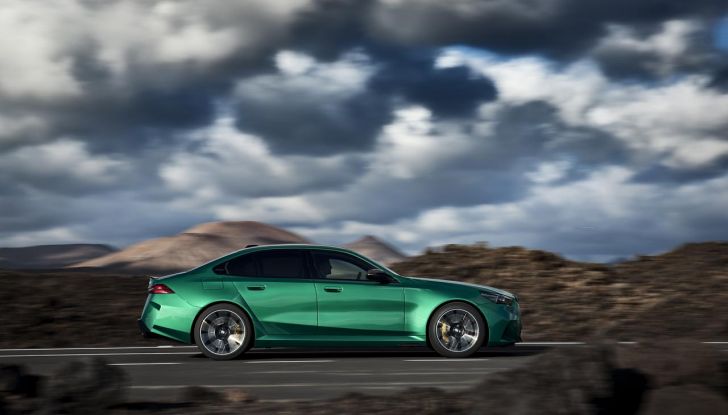 BMW M5 2025: caratteristiche, design, abitacolo, motore, autonomia, prestazioni e disponibilità - Foto 67 di 67