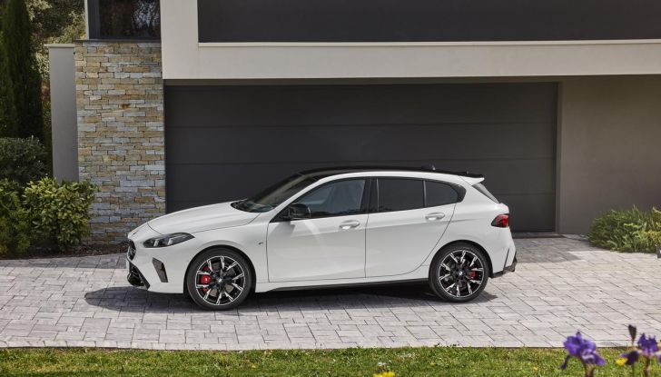 BMW Serie 1 2025: caratteristiche, design, abitacolo, versioni, motori e prestazioni - Foto 81 di 124