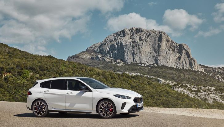 BMW Serie 1 2025: caratteristiche, design, abitacolo, versioni, motori e prestazioni - Foto 74 di 124