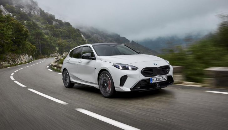 BMW Serie 1 2025: caratteristiche, design, abitacolo, versioni, motori e prestazioni - Foto 31 di 124