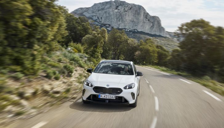 BMW Serie 1 2025: caratteristiche, design, abitacolo, versioni, motori e prestazioni - Foto 25 di 124