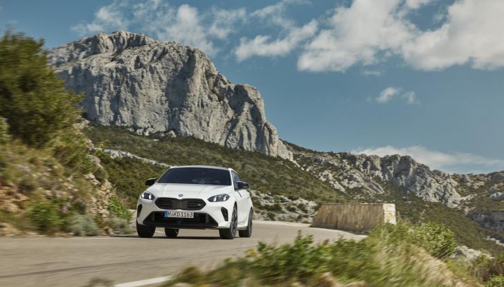 BMW Serie 1 2025: caratteristiche, design, abitacolo, versioni, motori e prestazioni - Foto 20 di 124