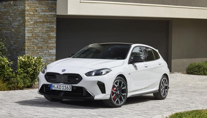 BMW Serie 1 2025: caratteristiche, design, abitacolo, versioni, motori e prestazioni - Foto 70 di 124