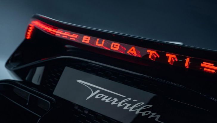 Bugatti Tourbillon: caratteristiche, design, abitacolo, motore, prestazioni, autonomia e prezzo - Foto 30 di 43