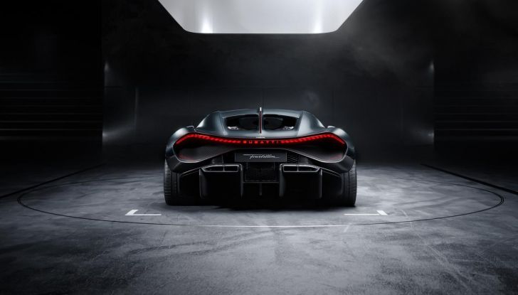 Bugatti Tourbillon: caratteristiche, design, abitacolo, motore, prestazioni, autonomia e prezzo - Foto 5 di 43