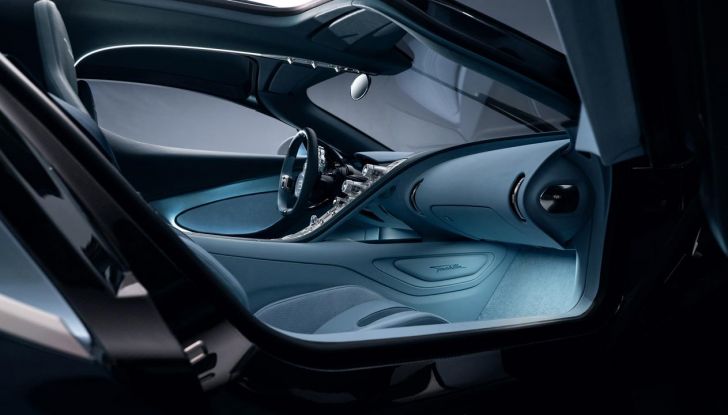 Bugatti Tourbillon: caratteristiche, design, abitacolo, motore, prestazioni, autonomia e prezzo - Foto 35 di 43