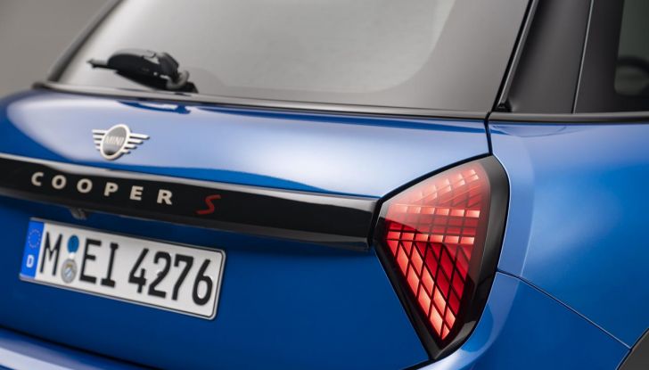 Mini Cooper 5 porte: caratteristiche, design, abitacolo, allestimenti, motori e prestazioni - Foto 14 di 31