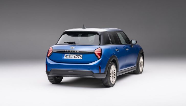 Mini Cooper 5 porte: caratteristiche, design, abitacolo, allestimenti, motori e prestazioni - Foto 7 di 31