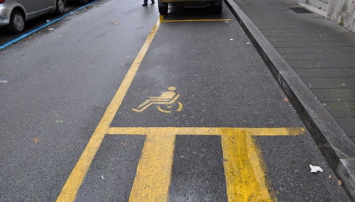 Multa parcheggio disabili: regole e sanzioni nel 2024 - Foto 2 di 11