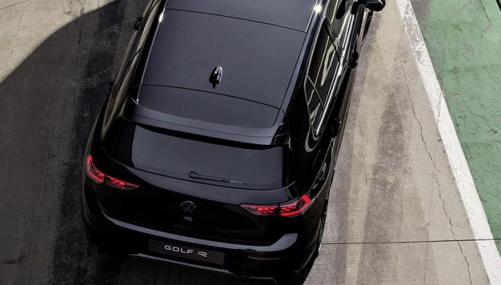 Volkswagen Golf R 2024: caratteristiche, design, abitacolo, versioni, motore e prestazioni - Foto 42 di 116