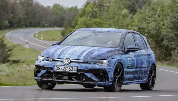 Volkswagen Golf R 2024: caratteristiche, design, abitacolo, versioni, motore e prestazioni - Foto 13 di 116