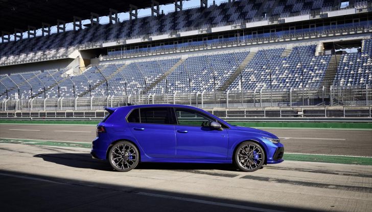 Volkswagen Golf R 2024: caratteristiche, design, abitacolo, versioni, motore e prestazioni - Foto 58 di 116