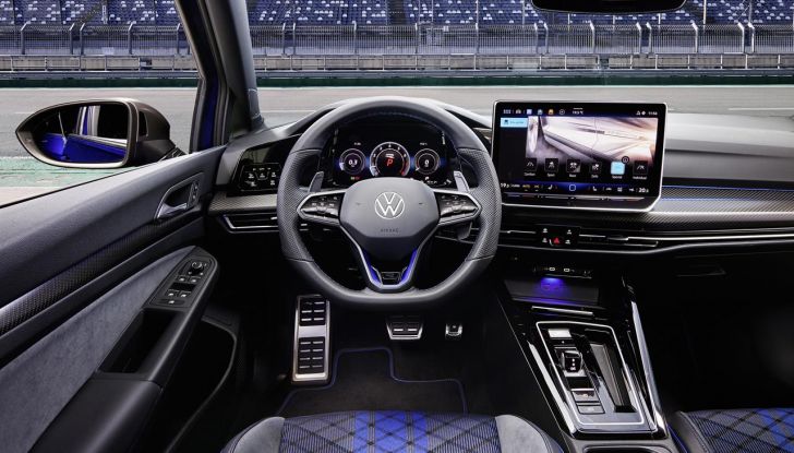Volkswagen Golf R 2024: caratteristiche, design, abitacolo, versioni, motore e prestazioni - Foto 77 di 116