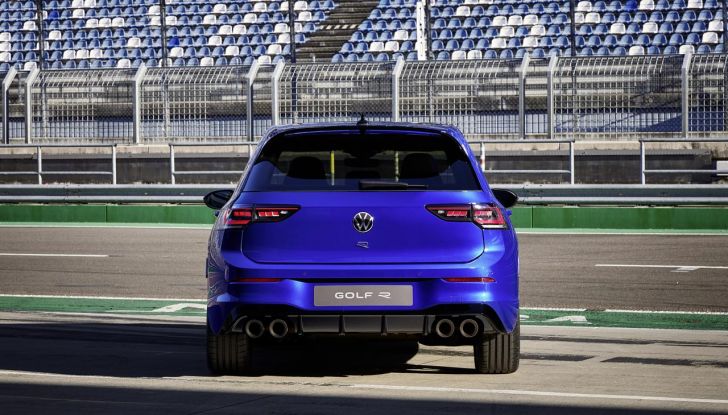 Volkswagen Golf R 2024: caratteristiche, design, abitacolo, versioni, motore e prestazioni - Foto 59 di 116