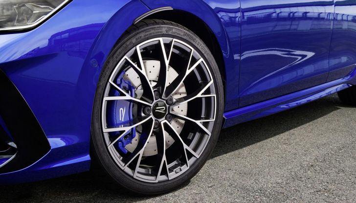 Volkswagen Golf R 2024: caratteristiche, design, abitacolo, versioni, motore e prestazioni - Foto 69 di 116