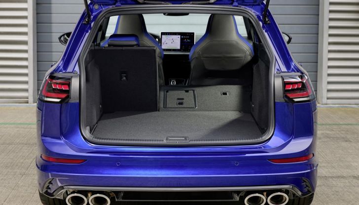 Volkswagen Golf R 2024: caratteristiche, design, abitacolo, versioni, motore e prestazioni - Foto 107 di 116