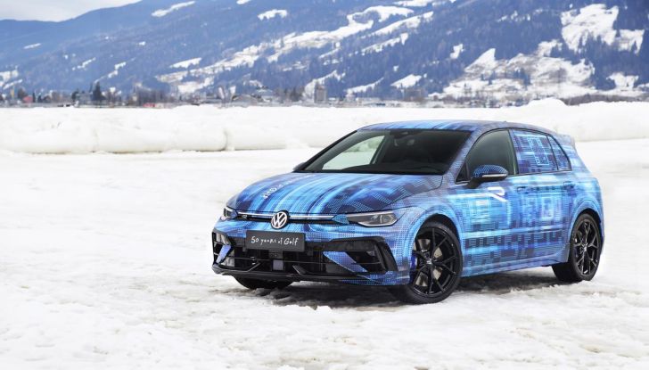 Volkswagen Golf R 2024: caratteristiche, design, abitacolo, versioni, motore e prestazioni - Foto 2 di 116