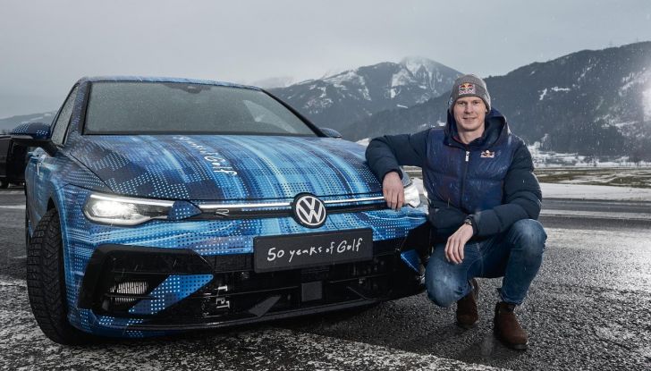 Volkswagen Golf R 2024: caratteristiche, design, abitacolo, versioni, motore e prestazioni - Foto 5 di 116