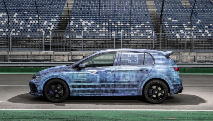 Volkswagen Golf R 2024: caratteristiche, design, abitacolo, versioni, motore e prestazioni - Foto 16 di 116