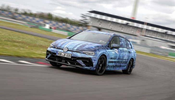 Volkswagen Golf R 2024: caratteristiche, design, abitacolo, versioni, motore e prestazioni - Foto 22 di 116