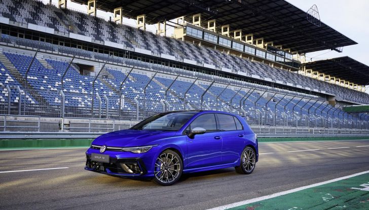 Volkswagen Golf R 2024: caratteristiche, design, abitacolo, versioni, motore e prestazioni - Foto 56 di 116
