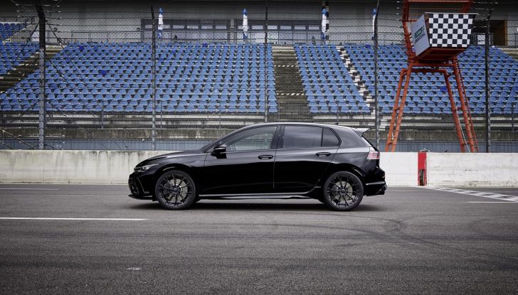 Volkswagen Golf R 2024: caratteristiche, design, abitacolo, versioni, motore e prestazioni - Foto 33 di 116