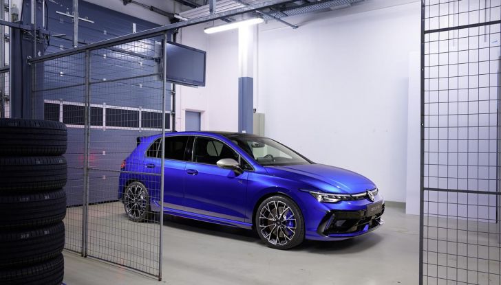 Volkswagen Golf R 2024: caratteristiche, design, abitacolo, versioni, motore e prestazioni - Foto 63 di 116