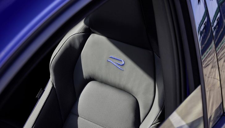 Volkswagen Golf R 2024: caratteristiche, design, abitacolo, versioni, motore e prestazioni - Foto 96 di 116