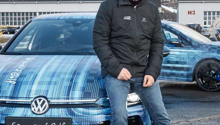 Volkswagen Golf R 2024: caratteristiche, design, abitacolo, versioni, motore e prestazioni - Foto 6 di 116